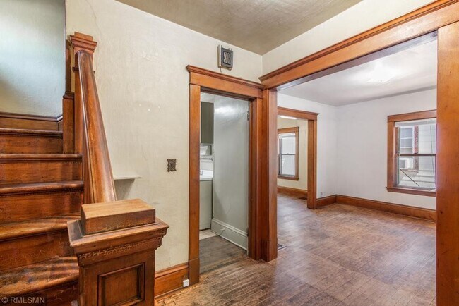 Building Photo - June 2025 ~ Cute 4 bedroom main level dupl...