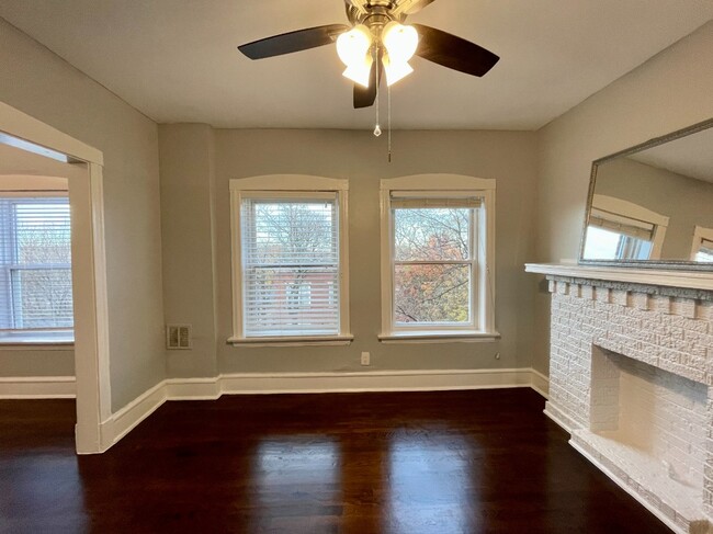 Building Photo - 1751 W Catalpa Ave