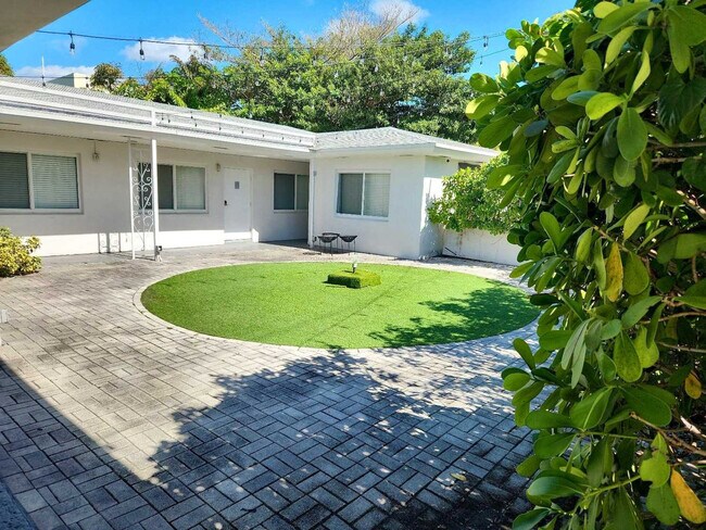 Foto del edificio - 515 NE 82nd St