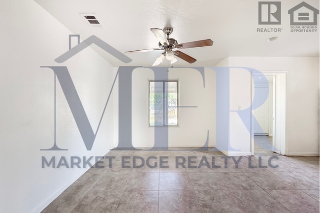 Building Photo - 2Bed/1Bath Home 24th St/Thomas Rd! $399 MO...