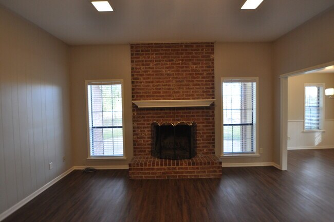 Foto del edificio - Coming Soon: Stunning 3 Bedroom, 2 Bathroo...