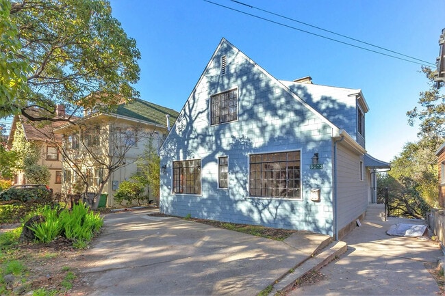 Foto del edificio - 3273 Kempton Ave