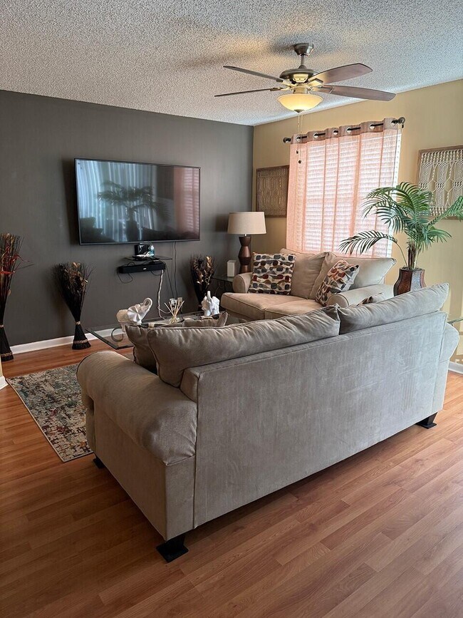 Building Photo - 10451 W Broward Blvd