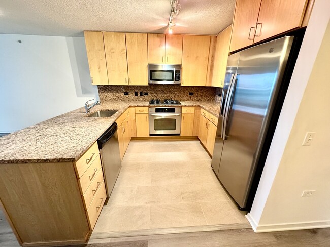 Building Photo - 9725 Woods Dr