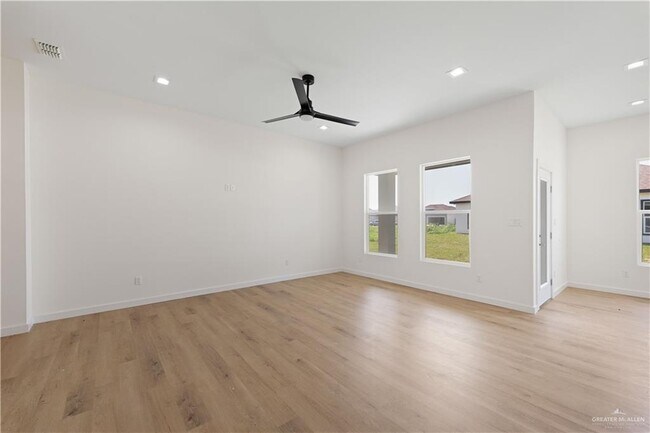 Foto del edificio - 1008 N Trinity St