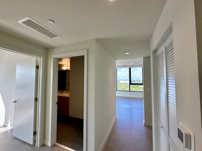 Foto del edificio - 321 NW 31st St