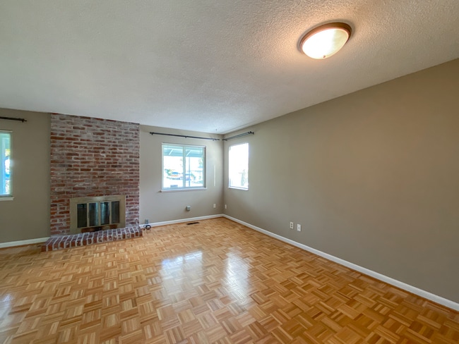 Building Photo - RARE!! Ranch Style 3Bed 1.5Bath home in Be...