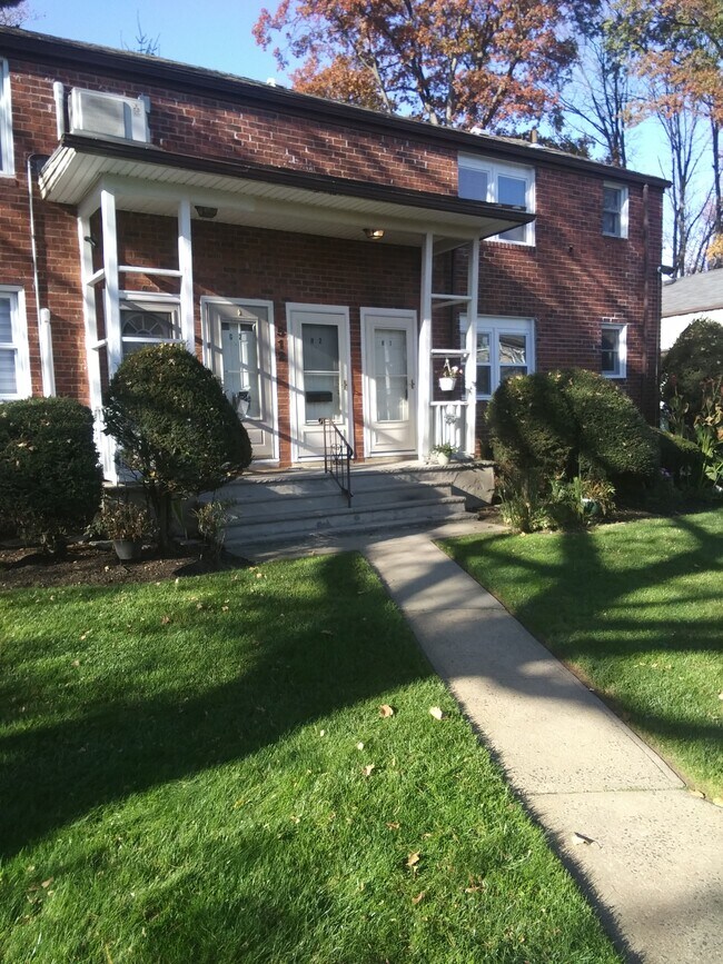 Building Photo - 512 Brooklawn Ave