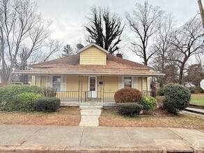 Building Photo - 1400 E Twenty-Fourth St