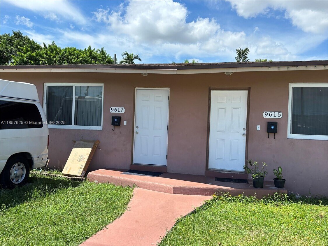 Foto principal - 9617 SW 36th St