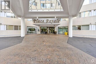Building Photo - 3695-3695 Kaneff Crescent