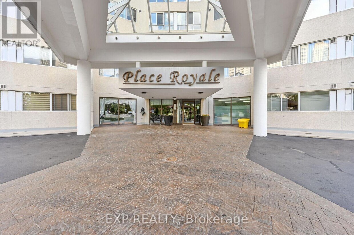Primary Photo - 3695-3695 Kaneff Crescent