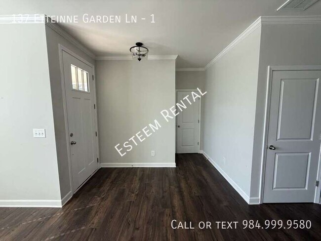 Building Photo - 137 Etteinne Garden Ln