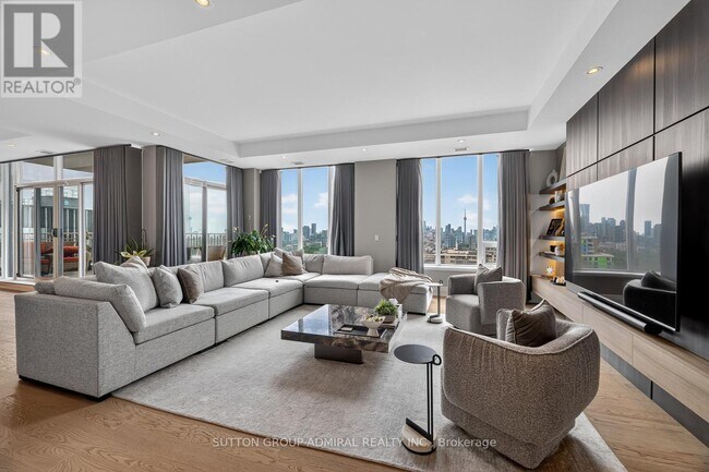 Photo du bâtiment - 155 St Clair Ave W