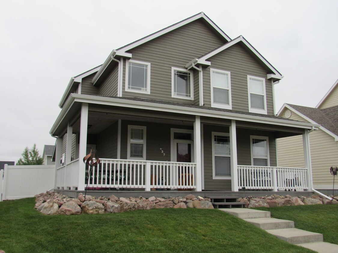 Primary Photo - Desireable Eastside Doll House