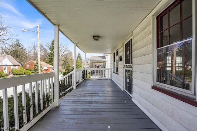 Building Photo - 843 Lecona Dr