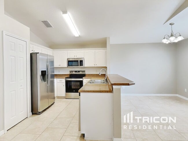 Building Photo - 5127 Pineland Ave