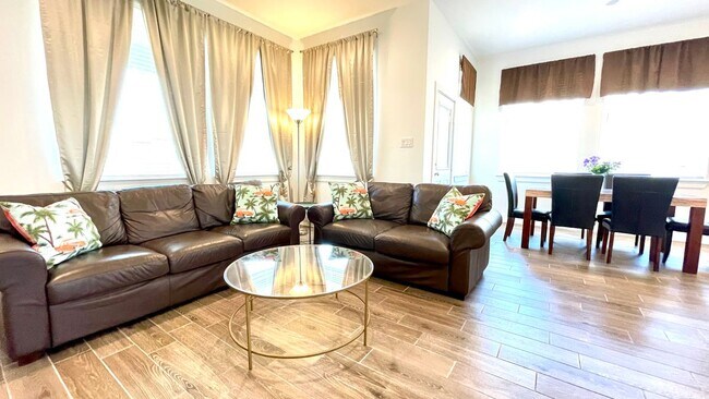 Foto del edificio - 4516 Bartagrass Dr