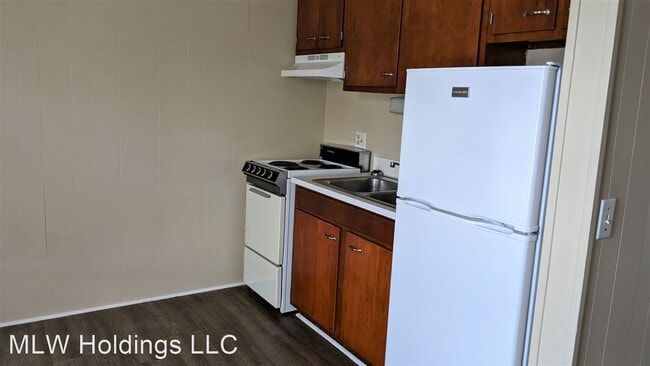 Building Photo - 1200-1204 Columbus Cir N