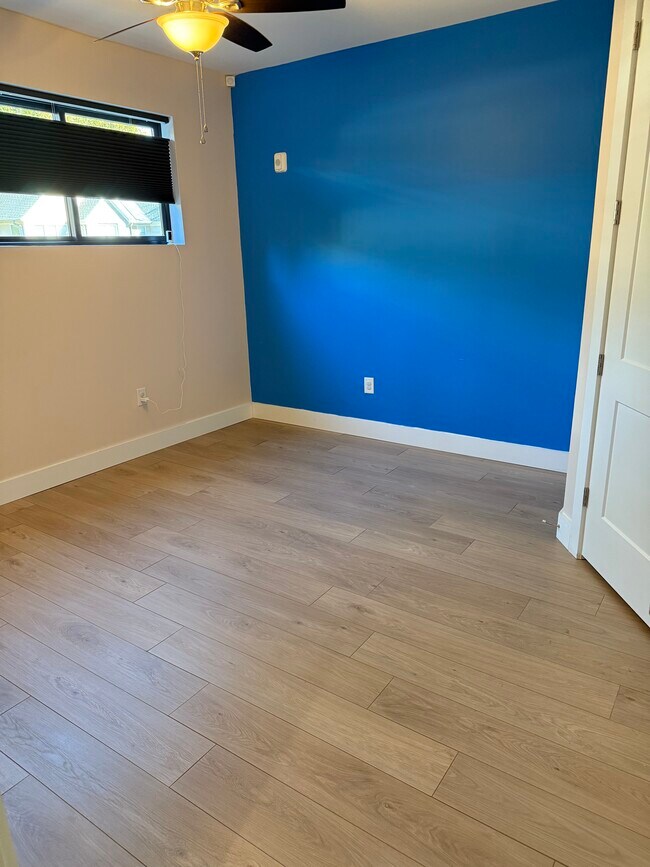 Primary bedroom - 501 E 37th St