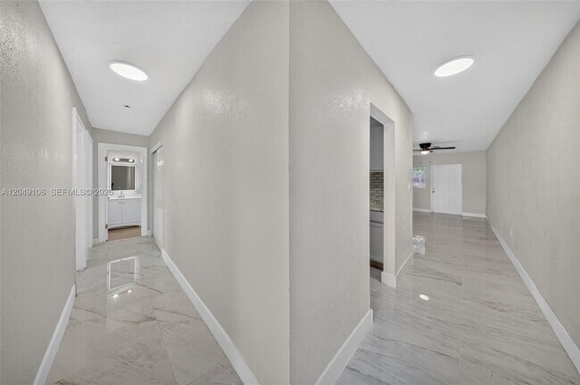 Foto del edificio - 3856 NW 207 St Rd