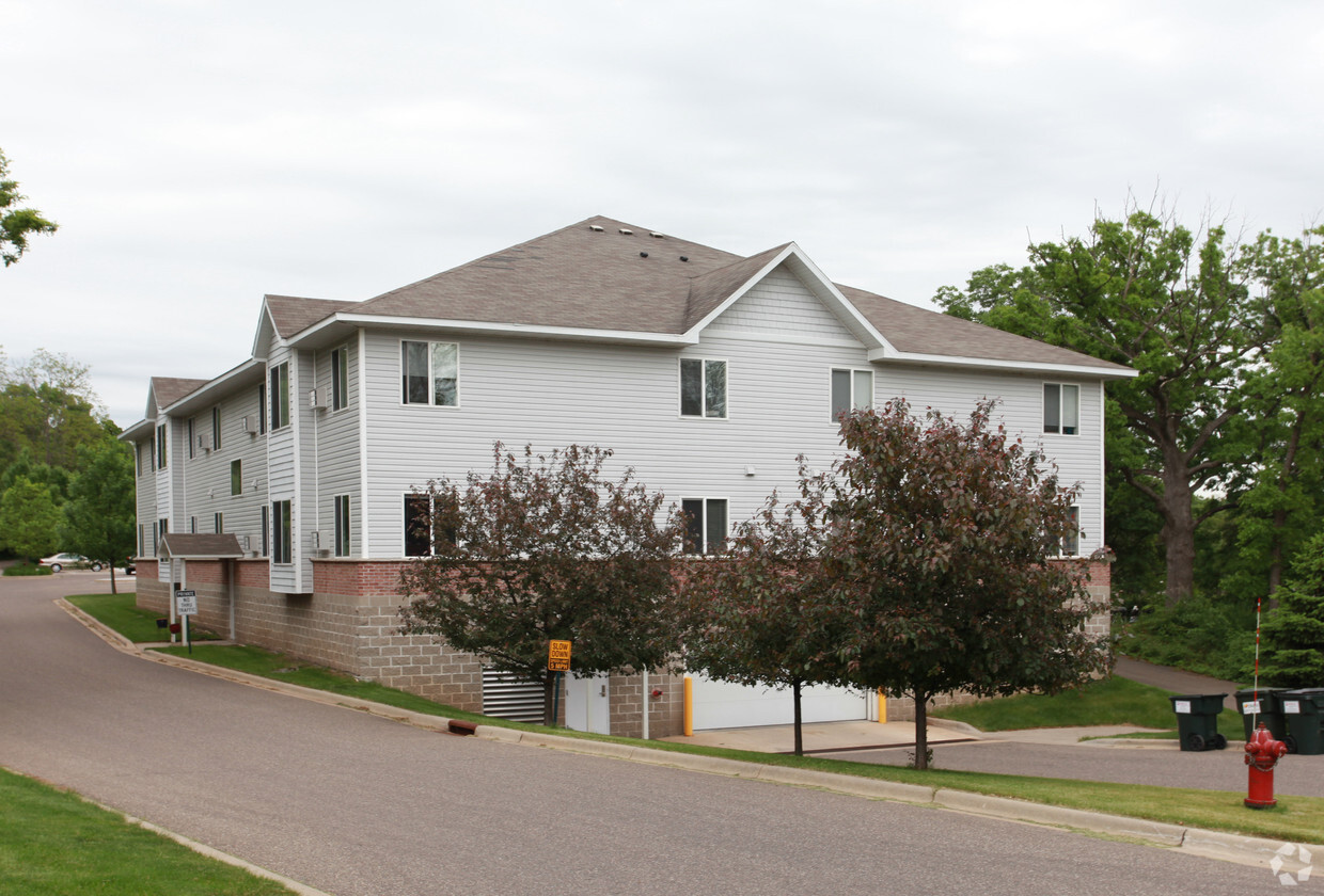 Primary Photo - Willow River Apartments