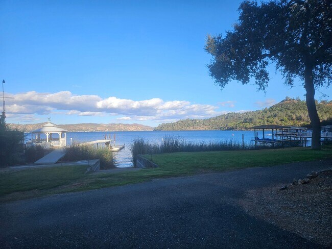 Foto del edificio - Furnished  Rental available now with lake ...