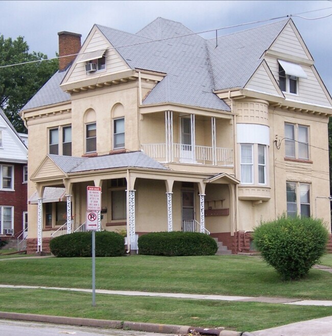 Exterior - 705 N Perry St