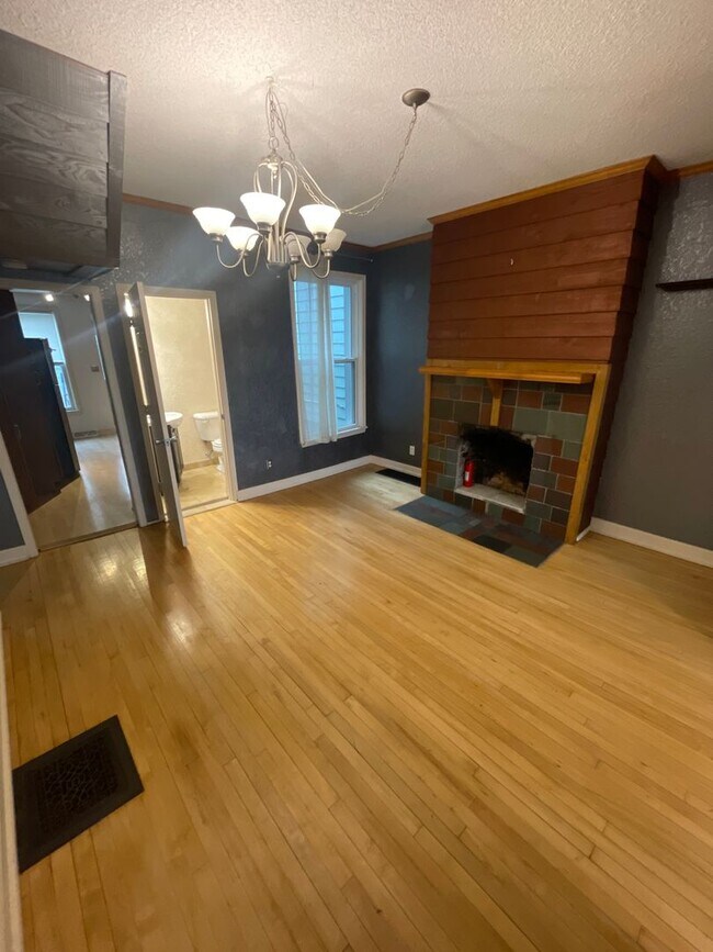 Foto del edificio - AVAILABLE September - 3 Bed/1.5 Bath Home with Lake views!
