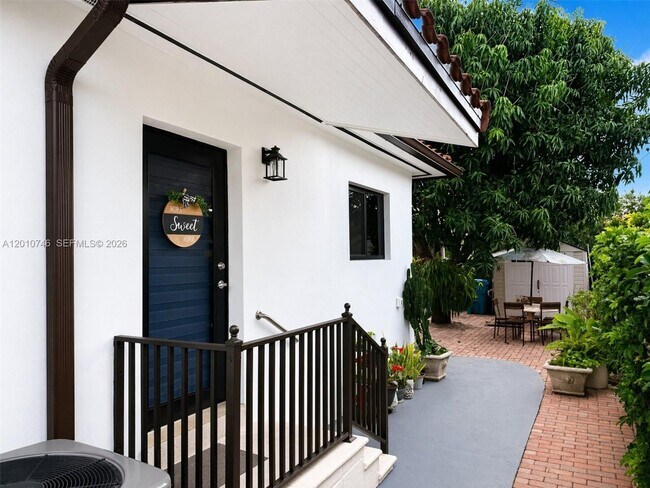 Foto del edificio - 310 NW 32nd Ct
