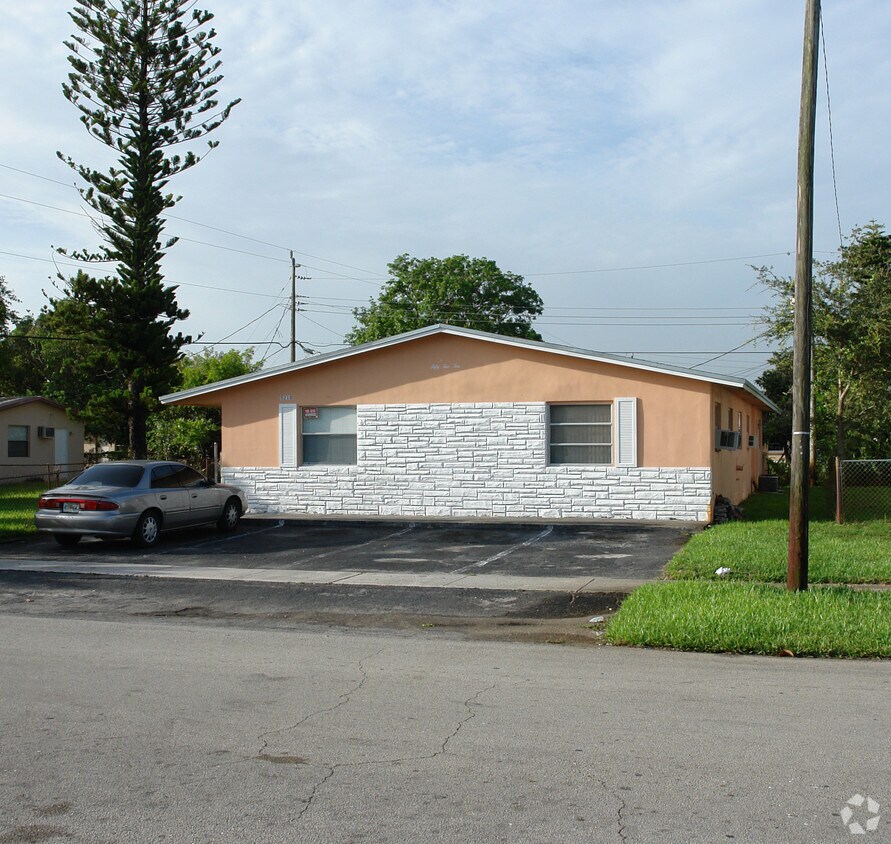 Foto del edificio - 5210 NW 16th St