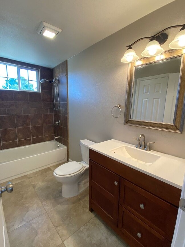 Building Photo - 1620 Fremont Ave