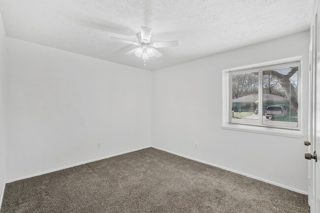 Building Photo - 15226 Flamingo Park