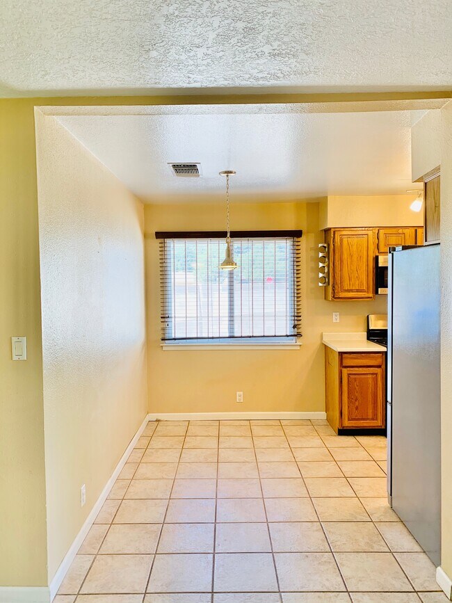 Foto del edificio - 11701 Holiday Ave NE