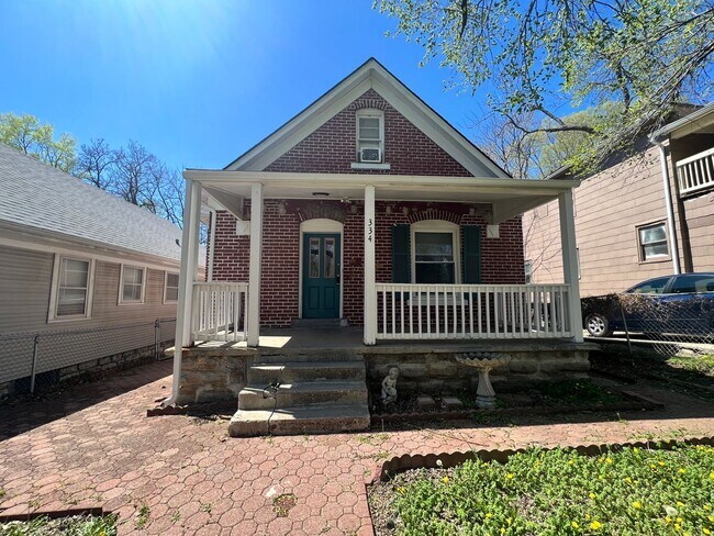 Building Photo - Coming Soon! Cute Kansas City Home 4 Bedro...