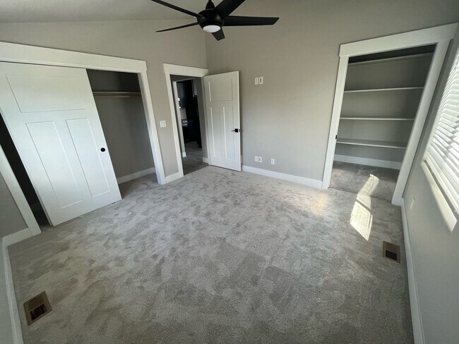 Building Photo - 216 Miller Ln