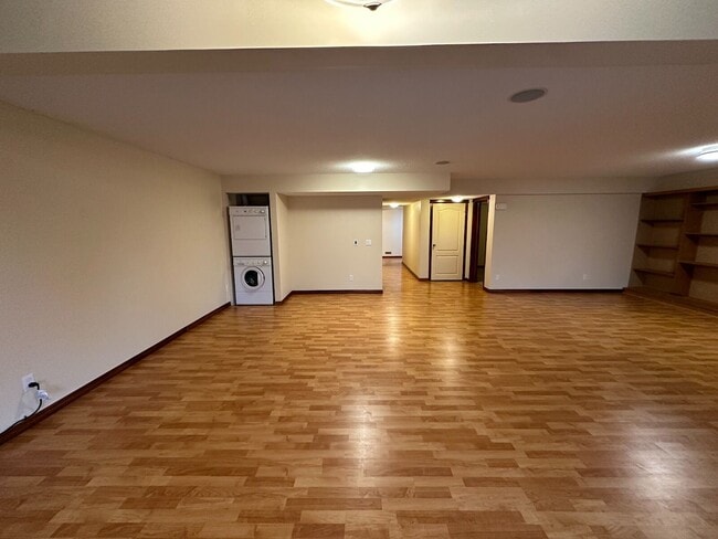 Building Photo - Charming 2-Bedroom Basement Apartment in K...