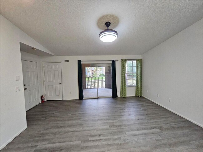 Building Photo - 2/2 condo for rent 32839