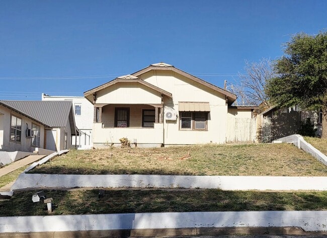 Building Photo - 1009 S Main St