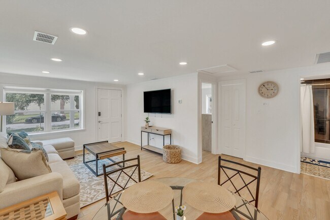 Foto del edificio - 632 E Park Ave