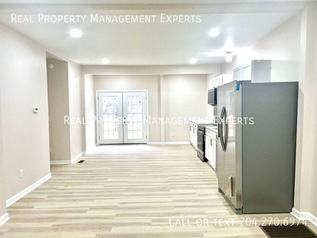 Foto del edificio - 147 Dixon Cir