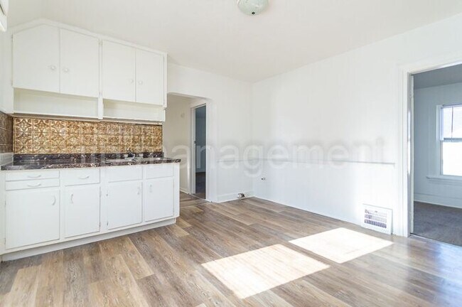 Building Photo - 3130 W 33rd St