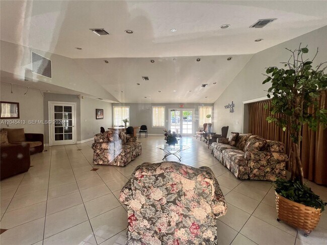 Foto del edificio - 8255 SW 152nd Ave