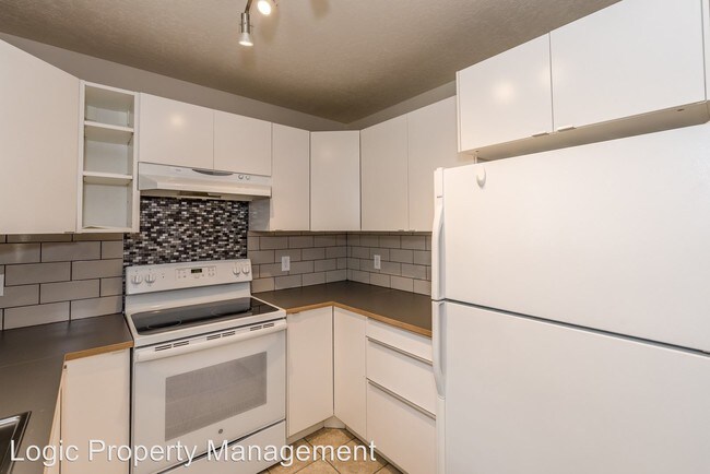 Building Photo - 2270 700 E