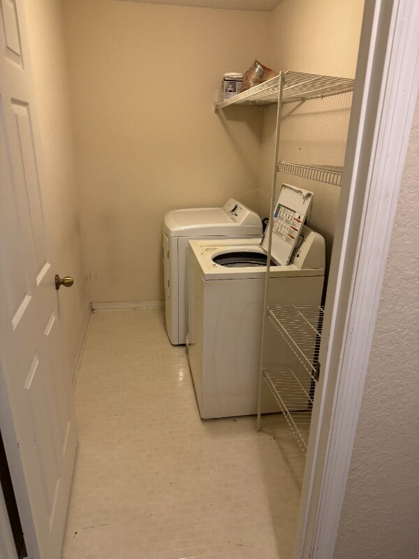 Building Photo - 18001 Richmond Pl Dr