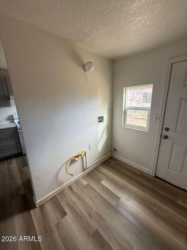 Foto del edificio - 1258 E 15th St