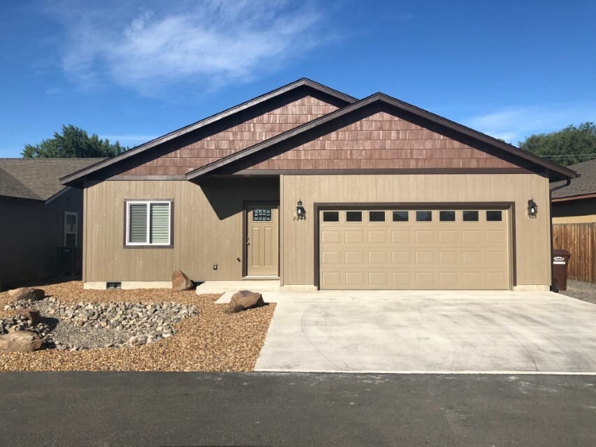 Primary Photo - 3 Bedroom in McKay Meadows Prineville