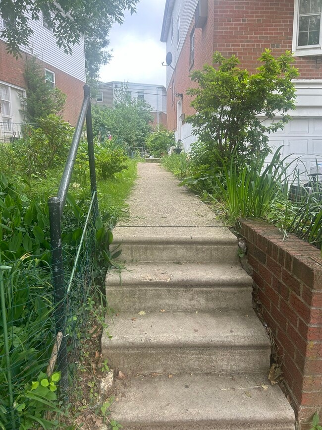 Building Photo - 477 Parlin St