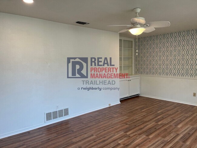 Building Photo - 2-Bedroom 2-Bath Duplex with Covered Parking and Storage