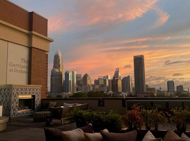 Rooftop city skyline - 715 N Graham St